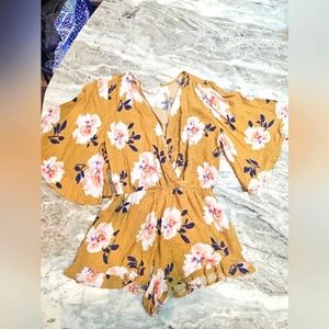 Honey Belle Mustard Floral Peplum Blouse S Boho Flutter Sleeve Lined Romper
